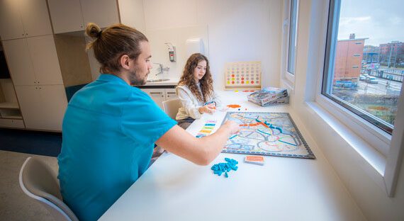 Moeder en kindcentrum kinderadviesraad input speelgoed en muurprenten